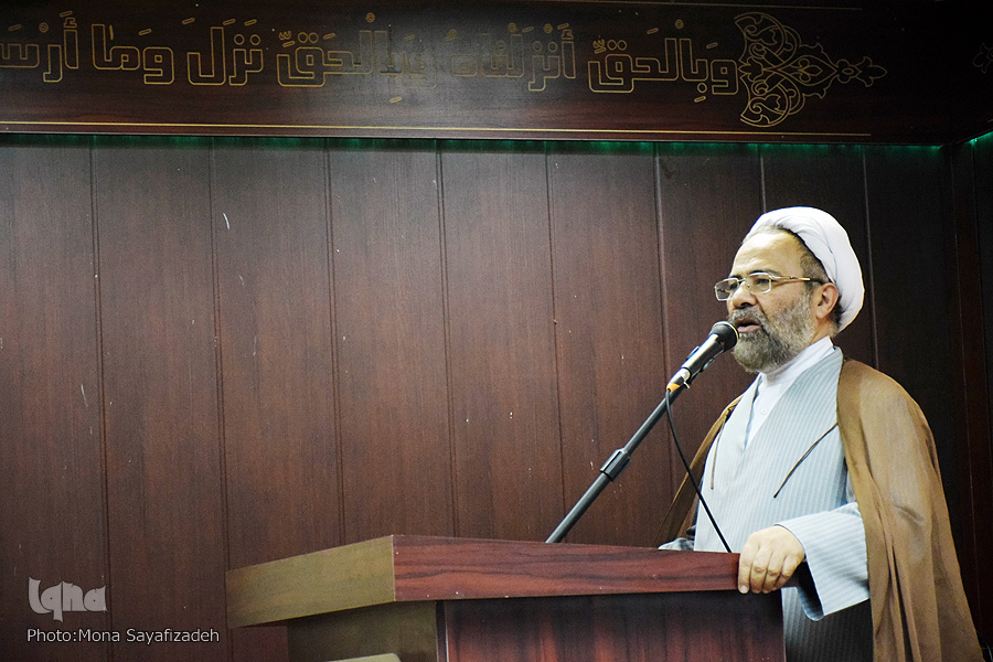 قرآنیان در جنگ رسانه&zwnj;ای دشمن منادی پیام برادری و مهربانی قرآن باشند