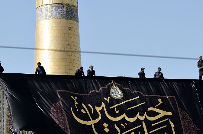 اماكن متبركه رضوي با 8000 متر کتیبه و پرچم سیاهپوش می&lrm;شود