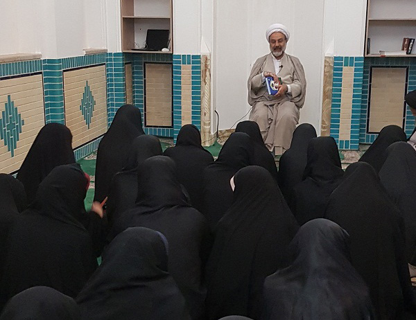 تهذیب و خودسازی باید از اولویت های طلاب باشد
