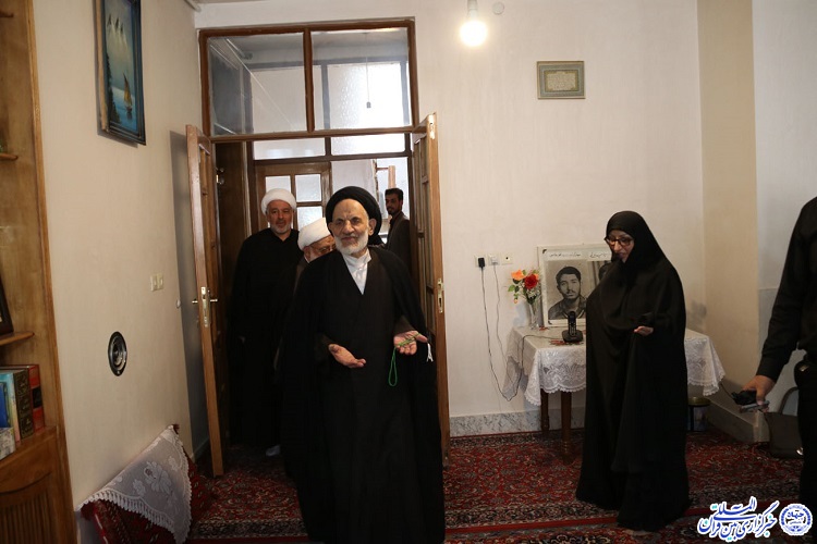 دیدار مسئولان خراسان&zwnj;جنوبی با خانواده شهیدین قاسمی