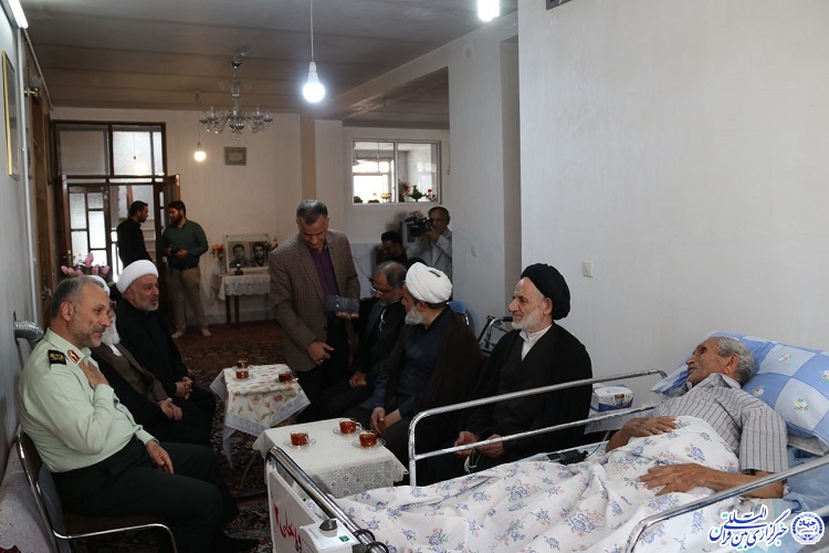 دیدار مسئولان خراسان&zwnj;جنوبی با خانواده شهیدین قاسمی
