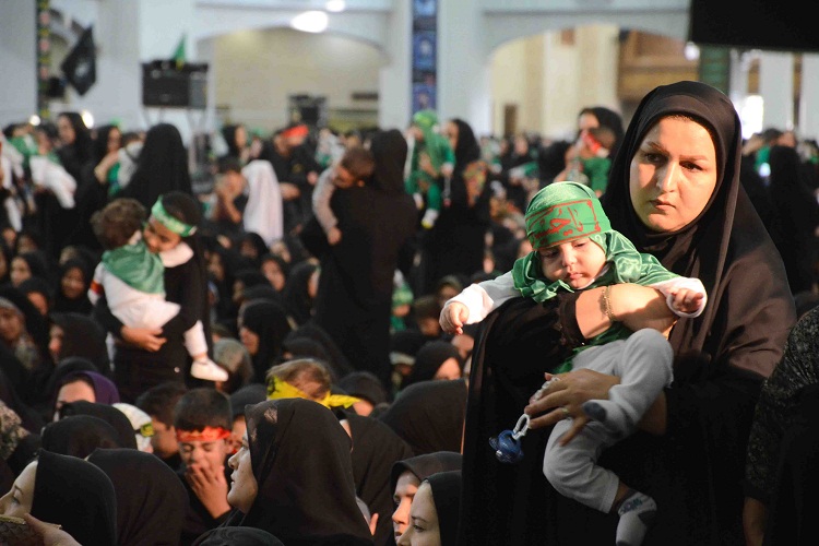 طنین لالایی مادران به یاد طفل شش ماهه کربلا در تبریز طنین لالایی مادران به یاد طفل شش ماهه کربلا در تبریز