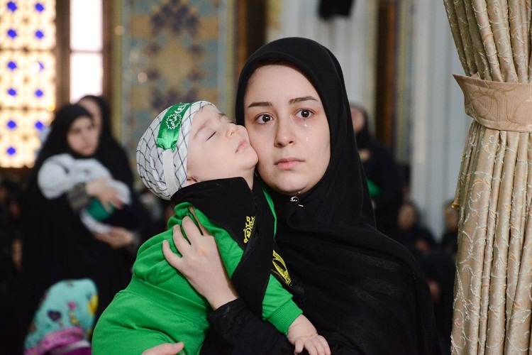 طنین لالایی مادران به یاد طفل شش ماهه کربلا در تبریز طنین لالایی مادران به یاد طفل شش ماهه کربلا در تبریز