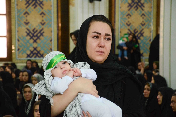 طنین لالایی مادران به یاد طفل شش ماهه کربلا در تبریز طنین لالایی مادران به یاد طفل شش ماهه کربلا در تبریز