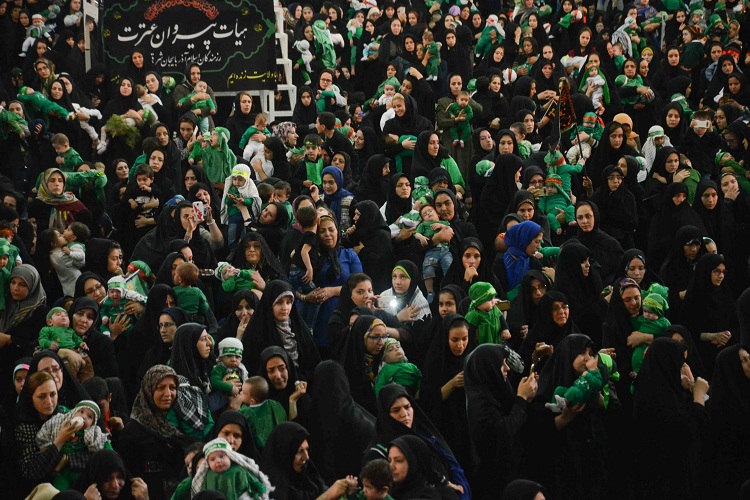 طنین لالایی مادران به یاد طفل شش ماهه کربلا در تبریز طنین لالایی مادران به یاد طفل شش ماهه کربلا در تبریز