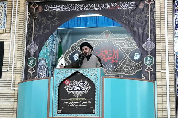 لزوم استفاده از اشعار انقلابی در مداحی عزاداری اباعبدالله&zwnj;حسین(ع)