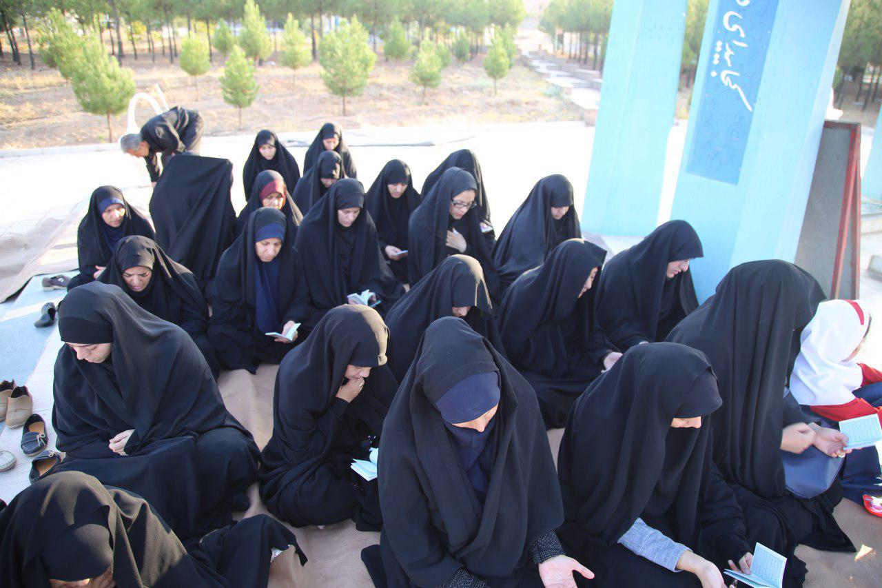 گزارش تصویری  آیین معنوی زیارت عاشورا در دانشگاه لرستان