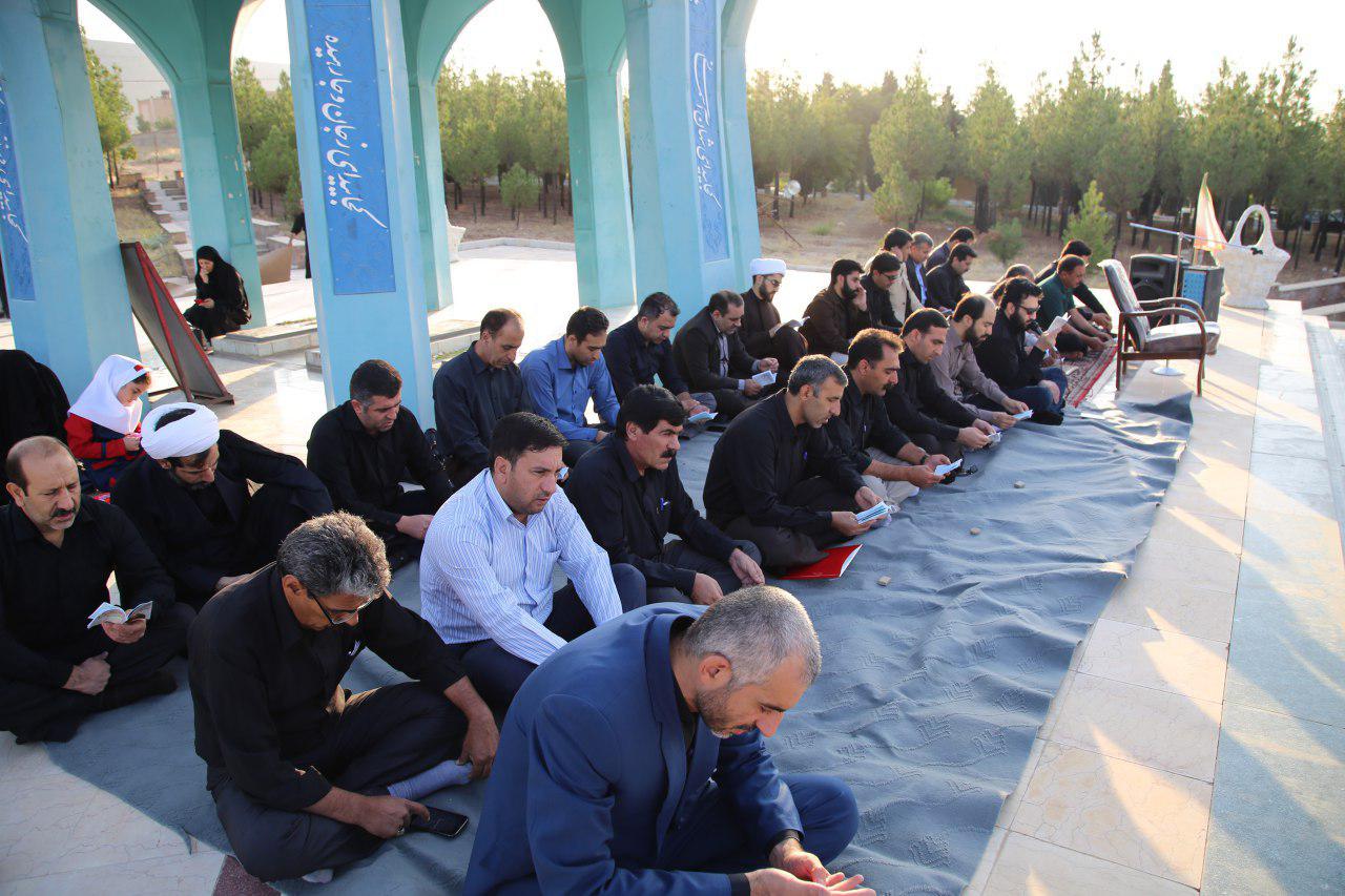 گزارش تصویری  آیین معنوی زیارت عاشورا در دانشگاه لرستان