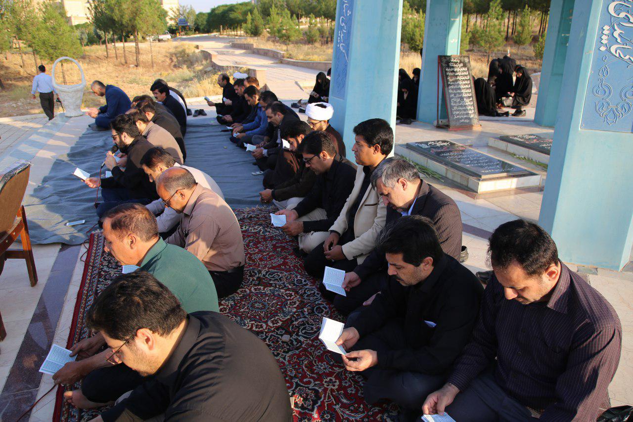 گزارش تصویری  آیین معنوی زیارت عاشورا در دانشگاه لرستان
