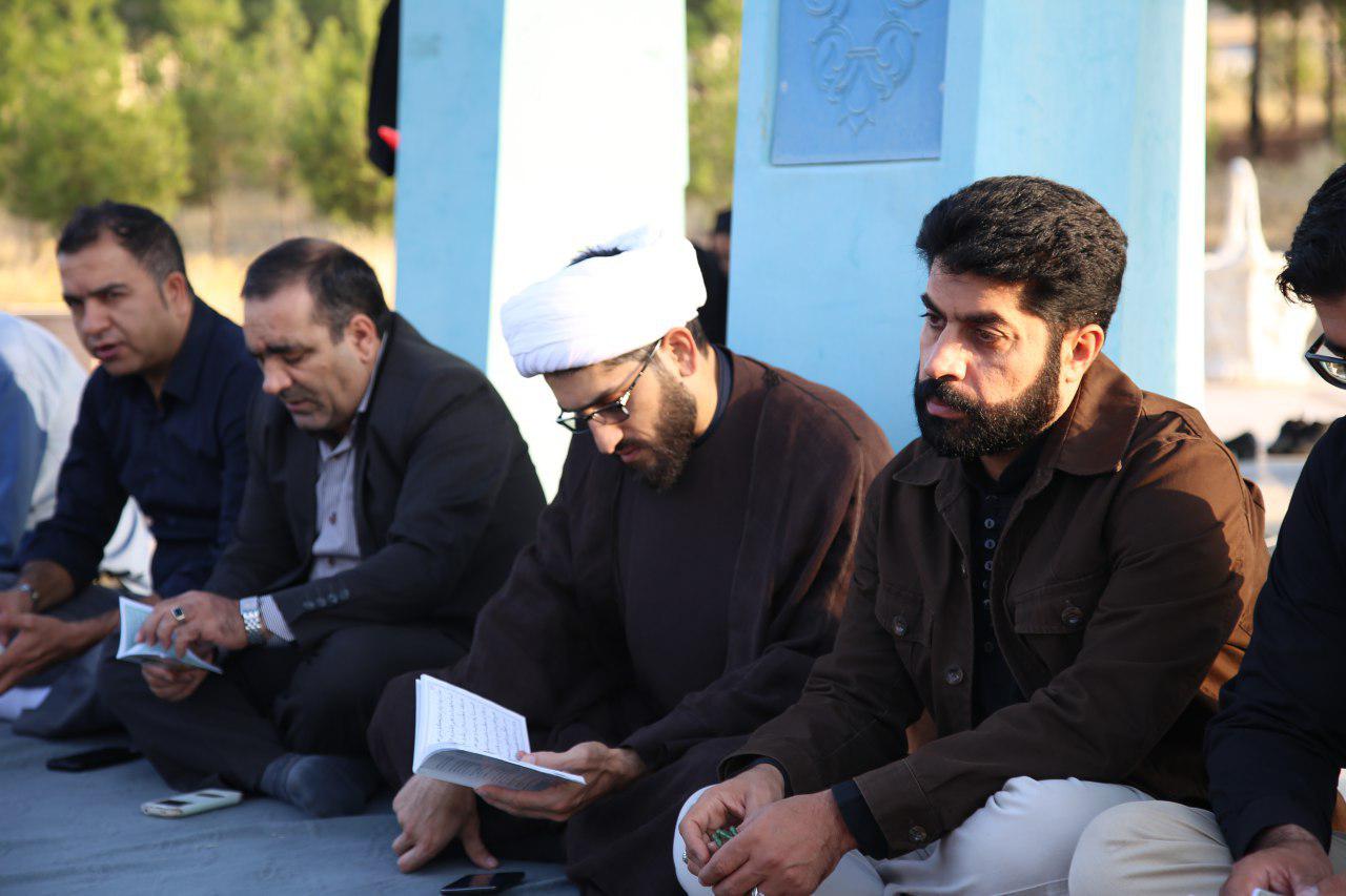 گزارش تصویری  آیین معنوی زیارت عاشورا در دانشگاه لرستان