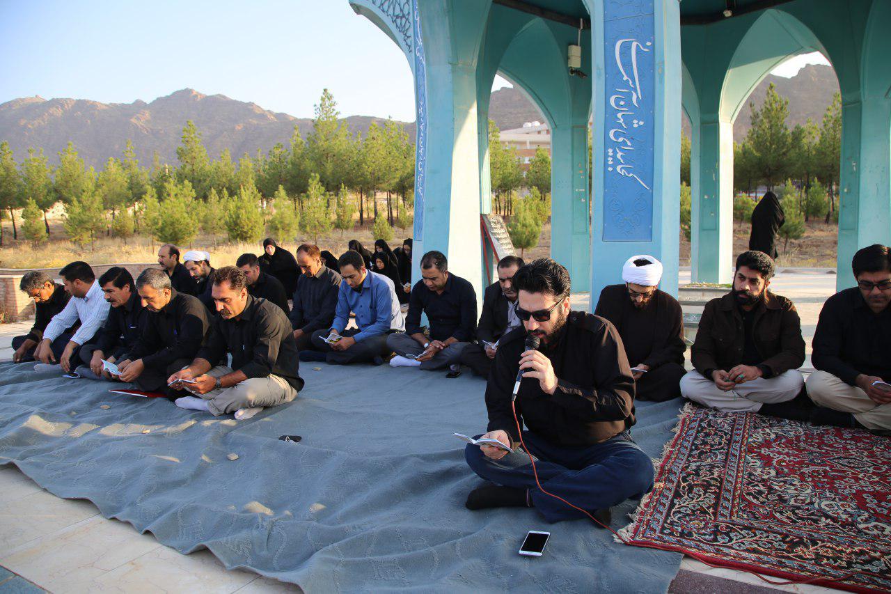 گزارش تصویری  آیین معنوی زیارت عاشورا در دانشگاه لرستان