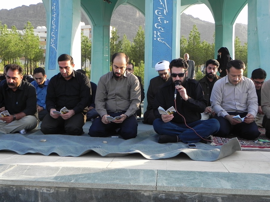 گزارش تصویری  آیین معنوی زیارت عاشورا در دانشگاه لرستان