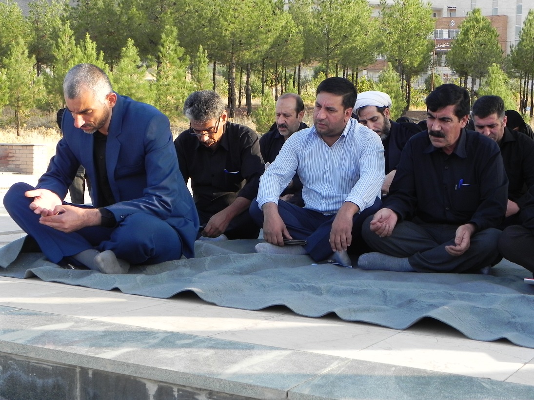 گزارش تصویری  آیین معنوی زیارت عاشورا در دانشگاه لرستان