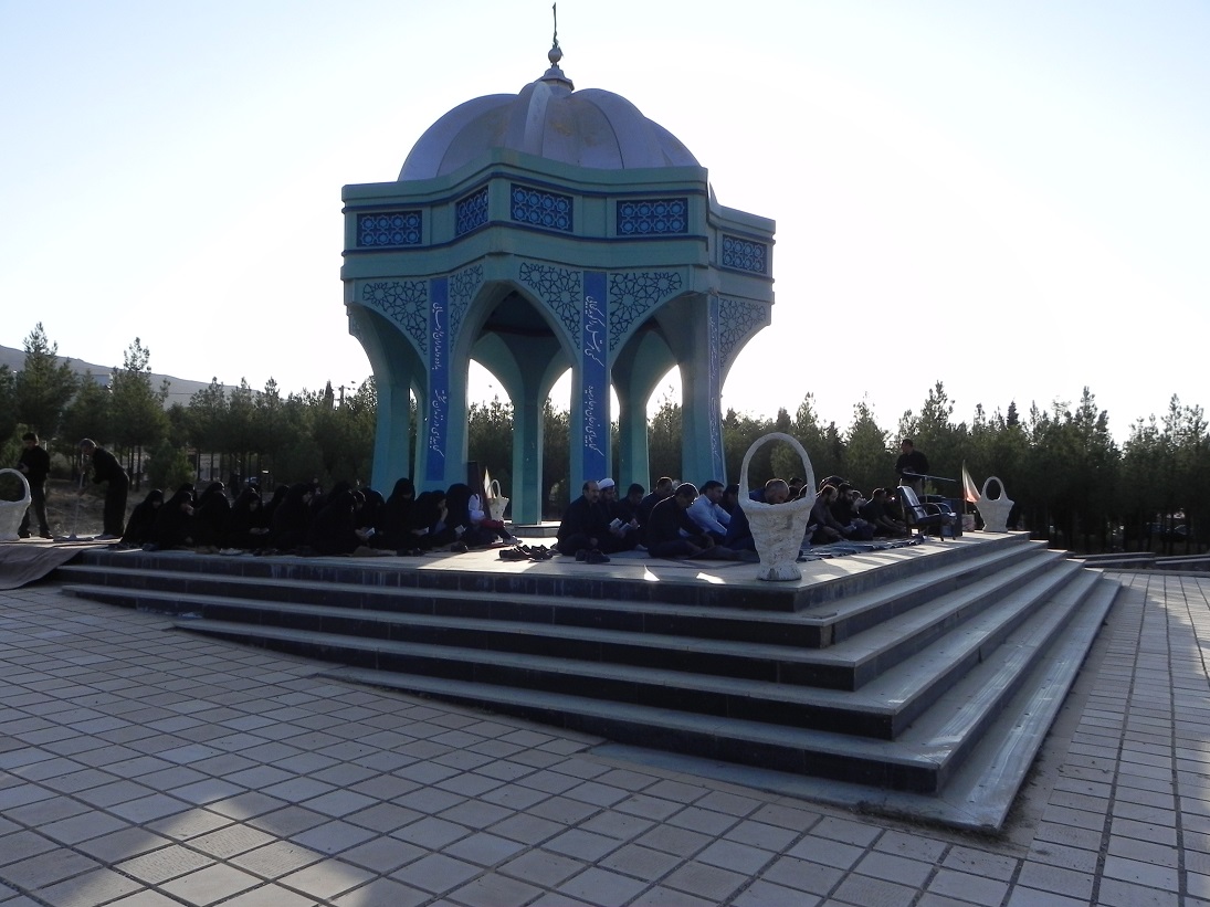 گزارش تصویری  آیین معنوی زیارت عاشورا در دانشگاه لرستان
