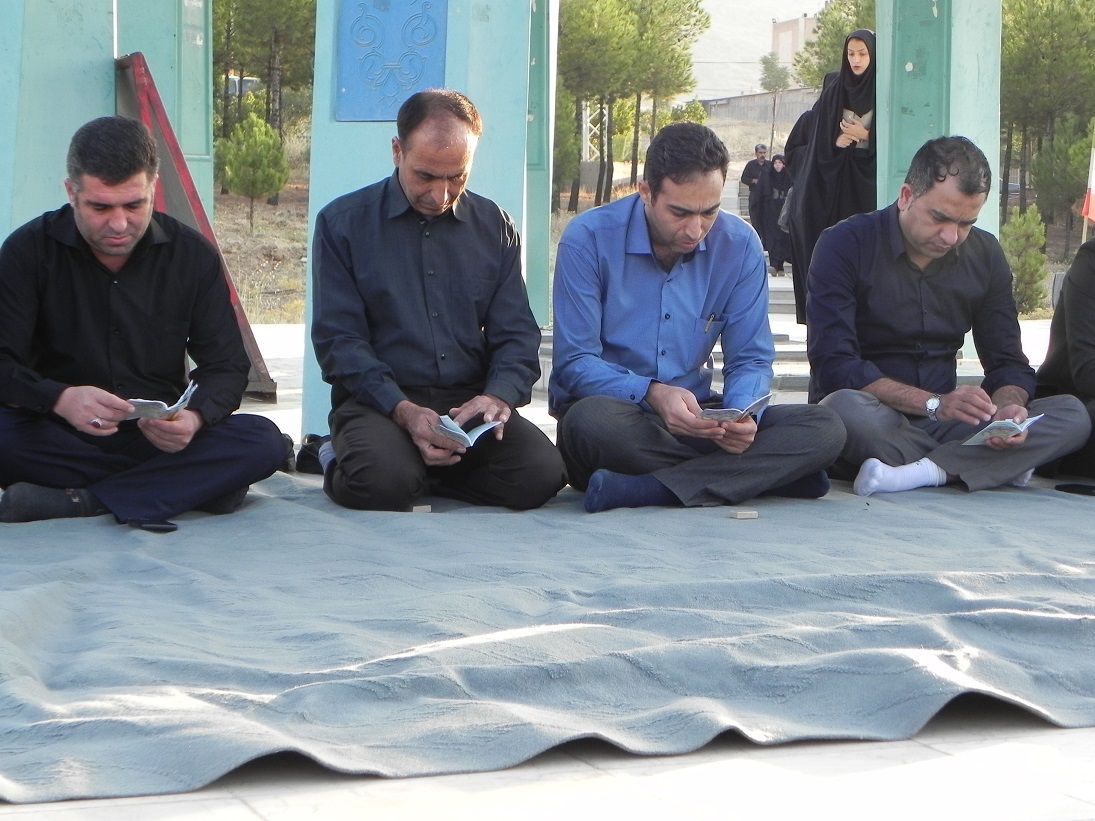 گزارش تصویری  آیین معنوی زیارت عاشورا در دانشگاه لرستان