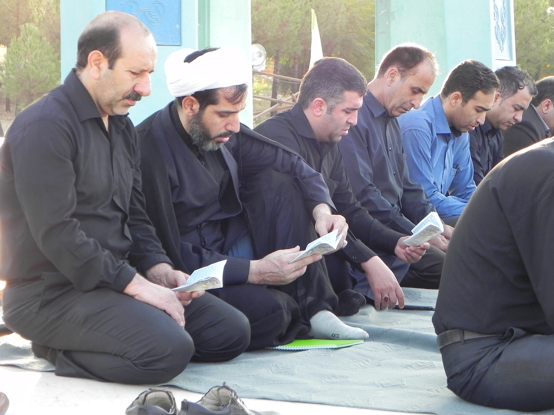 گزارش تصویری  آیین معنوی زیارت عاشورا در دانشگاه لرستان