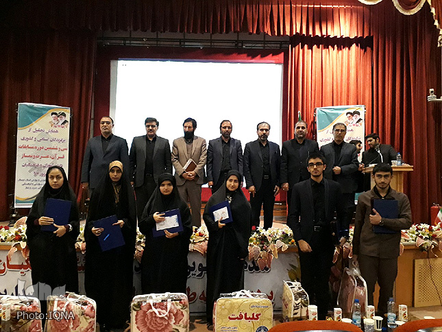 گزارش تصویری مراسم تجلیل از منتخبان مسابقات قران دانشآموزی لرستان گزارش تصویری مراسم تجلیل از منتخبان مسابقات قران دانشآموزی لرستان