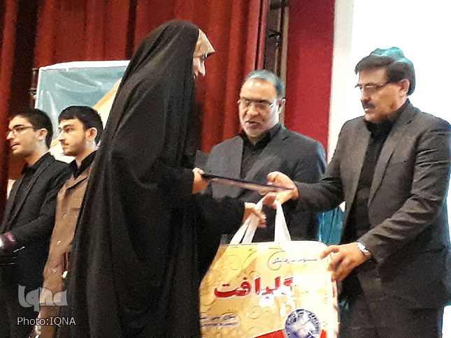 گزارش تصویری مراسم تجلیل از منتخبان مسابقات قران دانشآموزی لرستان گزارش تصویری مراسم تجلیل از منتخبان مسابقات قران دانشآموزی لرستان