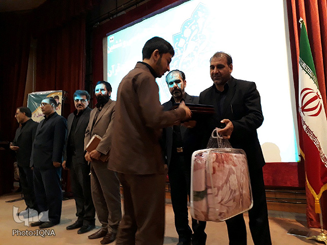 گزارش تصویری مراسم تجلیل از منتخبان مسابقات قران دانشآموزی لرستان گزارش تصویری مراسم تجلیل از منتخبان مسابقات قران دانشآموزی لرستان