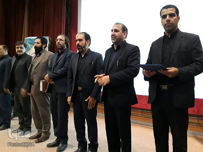 گزارش تصویری مراسم تجلیل از منتخبان مسابقات قران دانشآموزی لرستان گزارش تصویری مراسم تجلیل از منتخبان مسابقات قران دانشآموزی لرستان