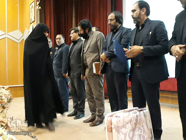 گزارش تصویری مراسم تجلیل از منتخبان مسابقات قران دانشآموزی لرستان گزارش تصویری مراسم تجلیل از منتخبان مسابقات قران دانشآموزی لرستان