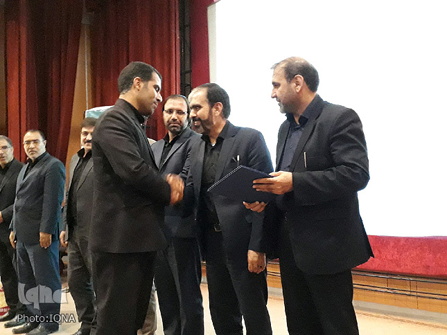 گزارش تصویری مراسم تجلیل از منتخبان مسابقات قران دانشآموزی لرستان گزارش تصویری مراسم تجلیل از منتخبان مسابقات قران دانشآموزی لرستان