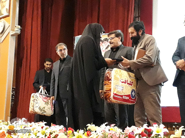 گزارش تصویری مراسم تجلیل از منتخبان مسابقات قران دانشآموزی لرستان گزارش تصویری مراسم تجلیل از منتخبان مسابقات قران دانشآموزی لرستان