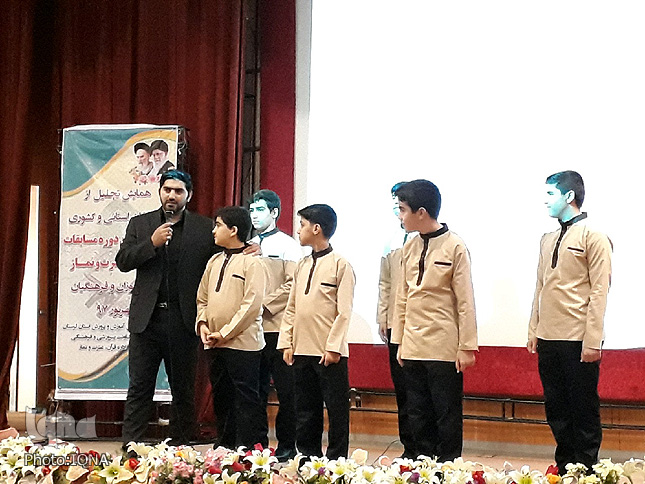 گزارش تصویری مراسم تجلیل از منتخبان مسابقات قران دانشآموزی لرستان گزارش تصویری مراسم تجلیل از منتخبان مسابقات قران دانشآموزی لرستان