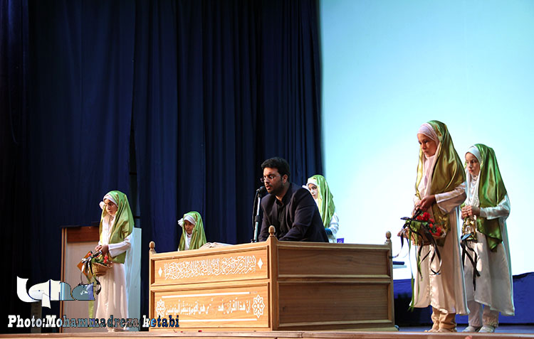 تقدیر از 70 برگزیده همدانی در اختتامیه چهل و یکمین دوره مسابقات قرآن کریم+تصاویر تقدیر از 70 برگزیده همدانی در اختتامیه چهل و یکمین دوره مسابقات قرآن کریم+تصاویر