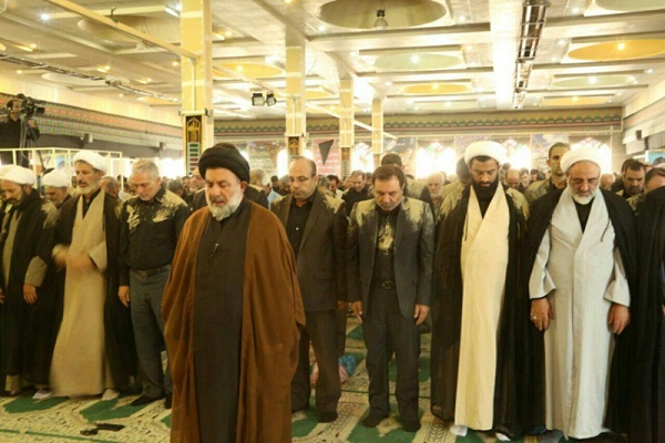اقامه نماز ظهر عاشورا در خرم&lrm;آباد به امامت آیت&zwnj;الله میرعمادی