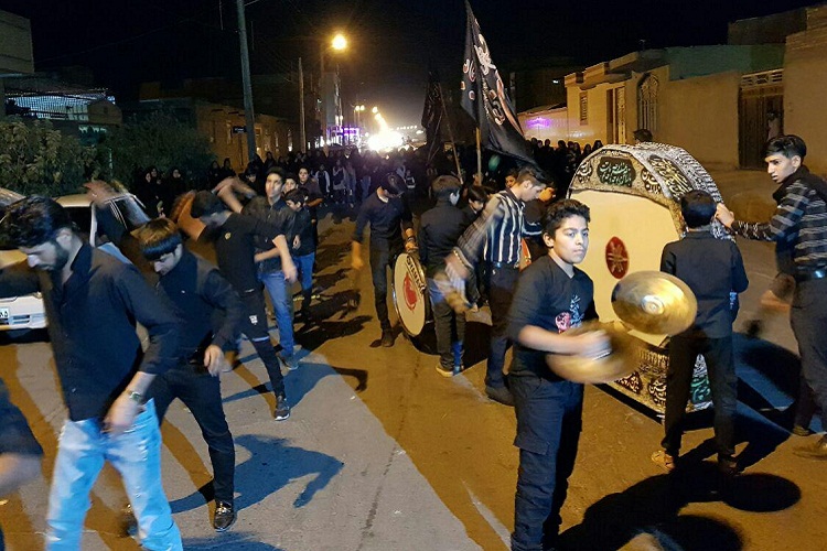 تصاویری از دسته&zwnj;روی هیئات مذهبی در شب عاشورا/ زاهدان
