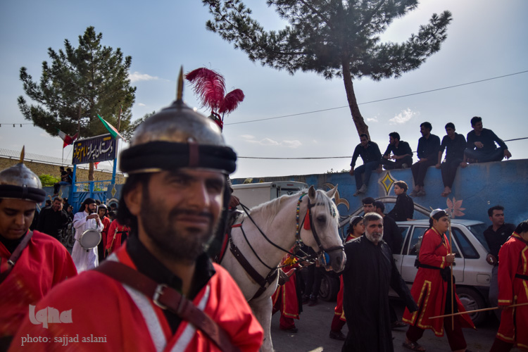 کاروان نمادین هشتم محرم در خمینی شهر