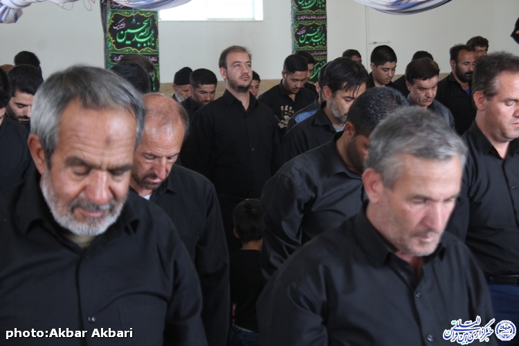 گزارش تصویری/نماز ظهر عاشورا در وردنجان