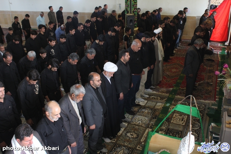 گزارش تصویری/نماز ظهر عاشورا در وردنجان