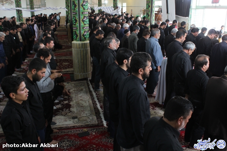 گزارش تصویری/نماز ظهر عاشورا در وردنجان