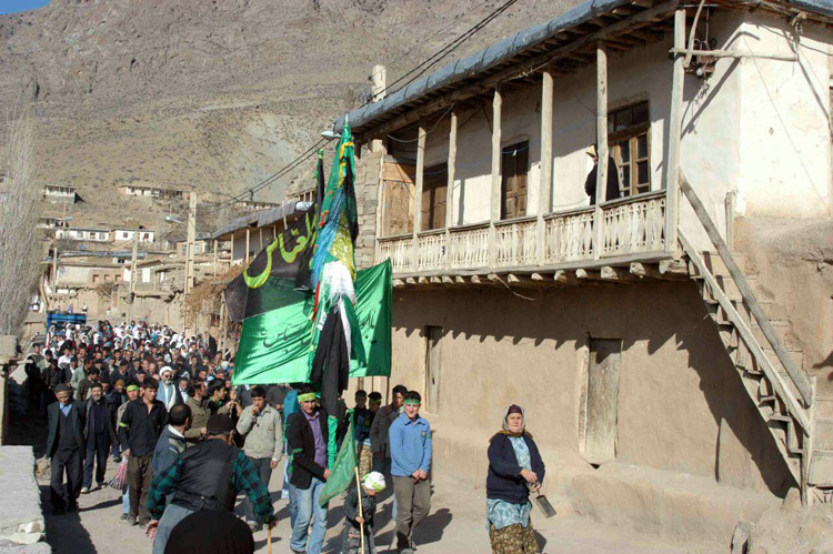 آداب و رسوم مردم روستای انبوه در سومین روز شهادت اباعبدالله الحسین(ع)