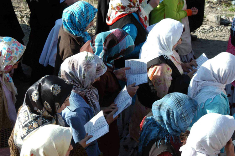 آداب و رسوم مردم روستای انبوه در سومین روز شهادت اباعبدالله الحسین(ع)