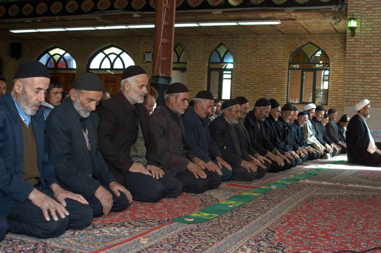 آداب و رسوم مردم روستای انبوه در سومین روز شهادت اباعبدالله الحسین(ع)
