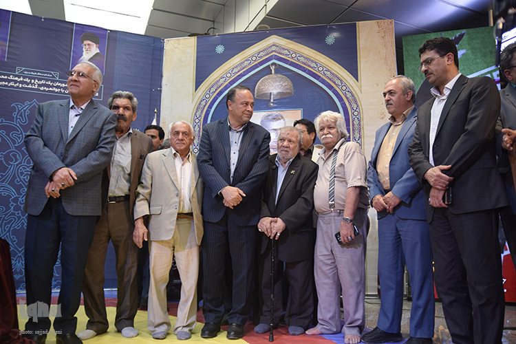 رونمایی از تندیس جهان پهلوان تحتی