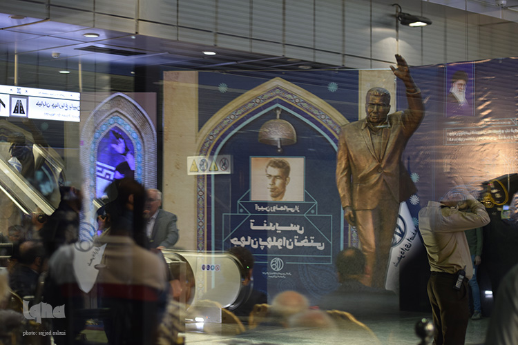 رونمایی از تندیس جهان پهلوان تحتی