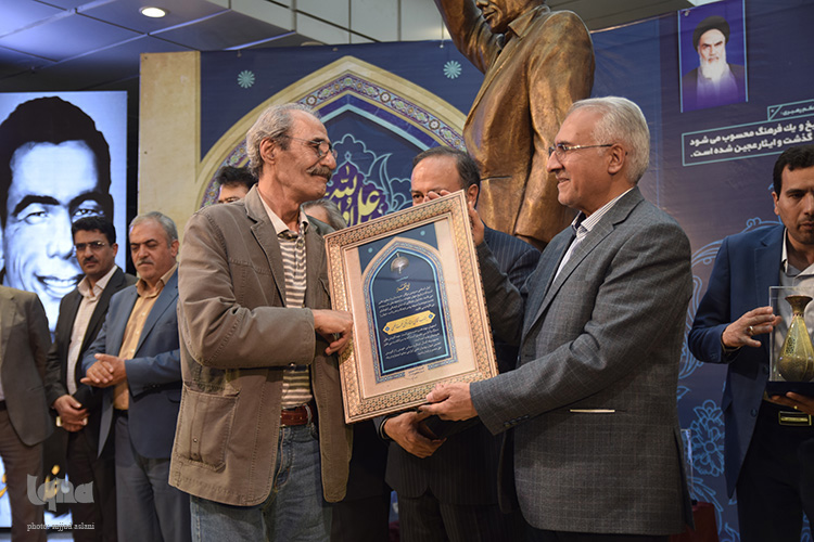 رونمایی از تندیس جهان پهلوان تحتی