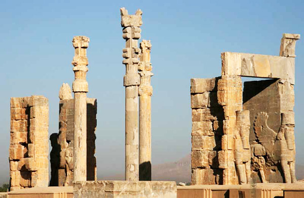 کوروش به استناد قرآن، همان ذوالقرنین است