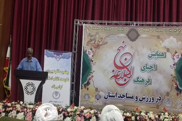 جوان مومن و انقلابی باید با نهج البلاغه انس بگیرد