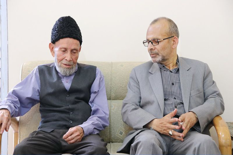 استاندار یزد از پدر شهید فلاح&zwnj;زاده تجلیل کرد