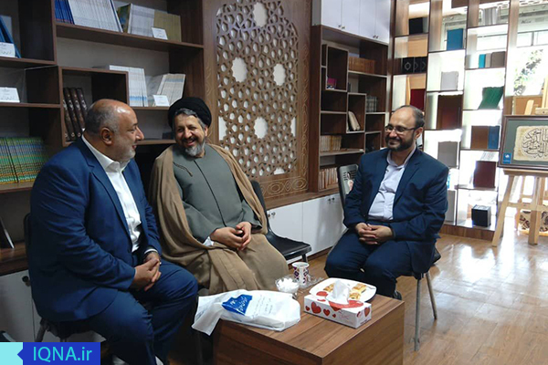 کتاب «۴۰ حدیث» رونمایی شد
