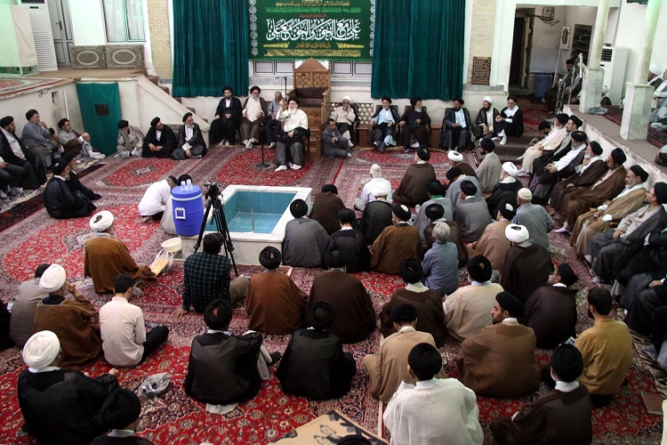 گردهمایی ائمه جماعت سادات قم برگزار شد گردهمایی ائمه جماعت سادات قم برگزار شد