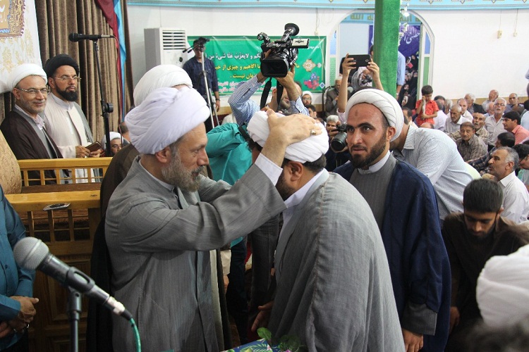 برپایی مراسم عمامهگذاری و عقد اخوت میان طلاب در جهرم برپایی مراسم عمامهگذاری و عقد اخوت میان طلاب در جهرم