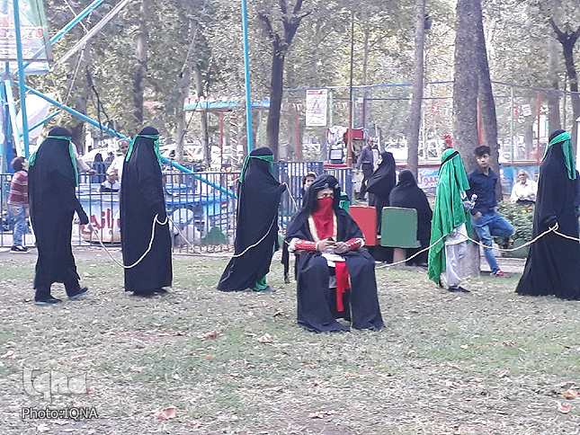 اجرای تعزیه بازخوانی خطبه حضرت زینب(س) در خرم&zwnj;آباد + عکس