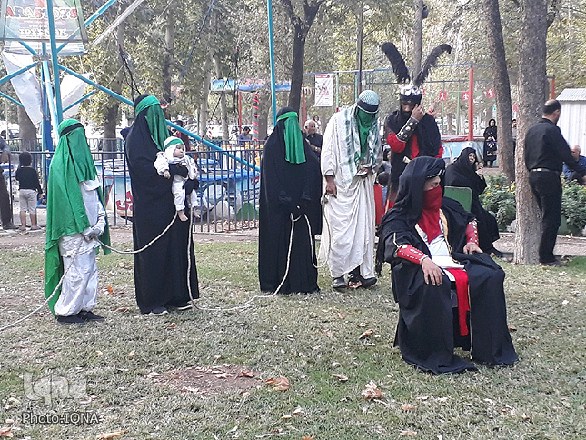 اجرای تعزیه بازخوانی خطبه حضرت زینب(س) در خرم&zwnj;آباد + عکس
