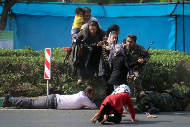 مولوی عبدالحمید حادث تروریستی اهواز را محکوم کرد مولوی عبدالحمید حادث تروریستی اهواز را محکوم کرد